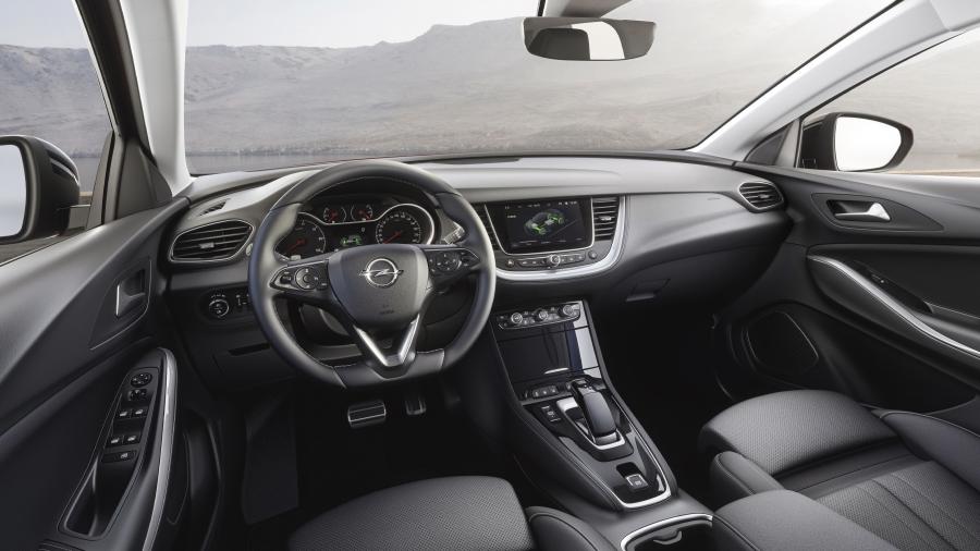 Торпедо Opel Grandland X Hybrid4 2019 года  (фото 8 из 42)